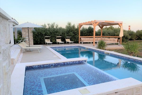 Swimming pool - Holiday home in Trogir